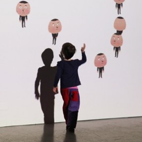 Voyez l'installation BLA BLA à Montréal
