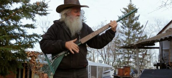 Voici Lorne Collie, le luthier qui transforme les râteaux en guitares