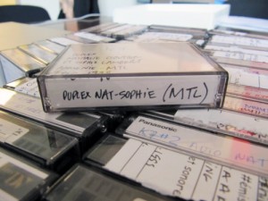 Boîte avec les cassettes de Nathalie Cloutier du temps de la Course destination monde