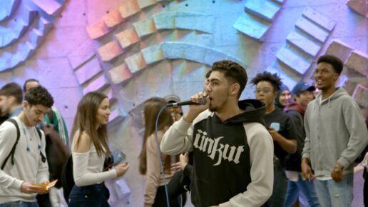 Jeune homme qui chante collègue Maisonneuve