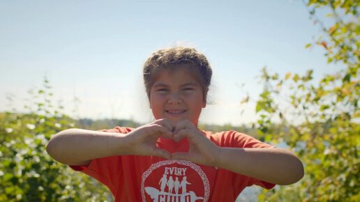 Jeune fille coeur Rendre grâce